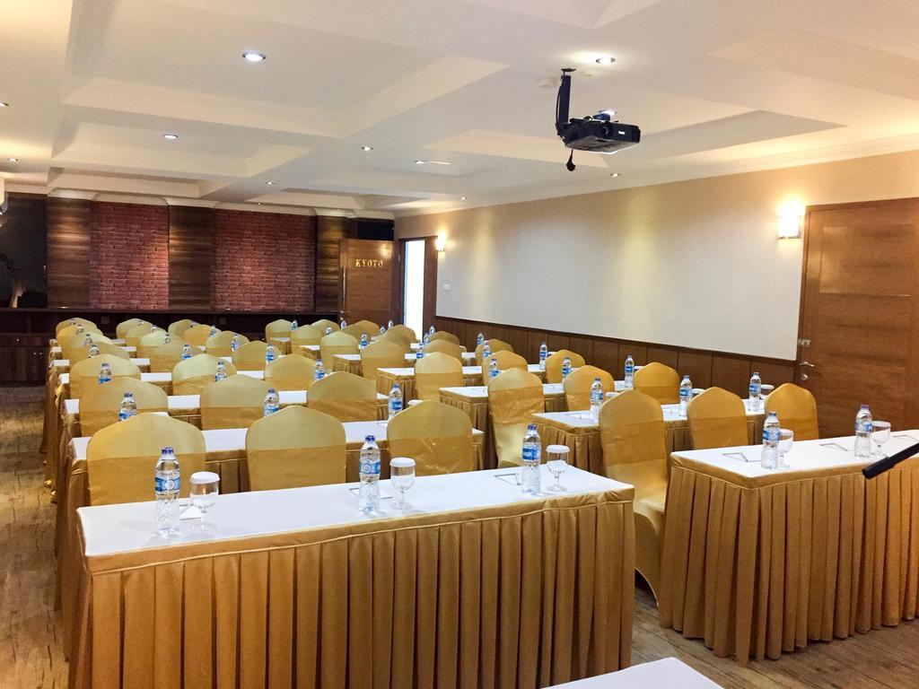 Grand Kasira Hotell Jakarta Exteriör bild
